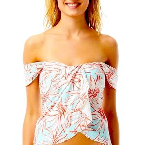 VINCE CAMUTO SWIM Women's
(NWT)
Light Blue Draped Lined Tankini
Swimsuit Top M
